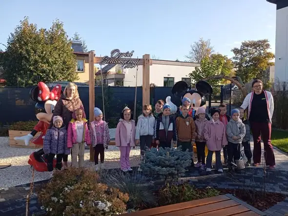 Przedszkolaki z Kamienia odkrywały jesień w Ogrodzie Sensorycznym w Chełmie