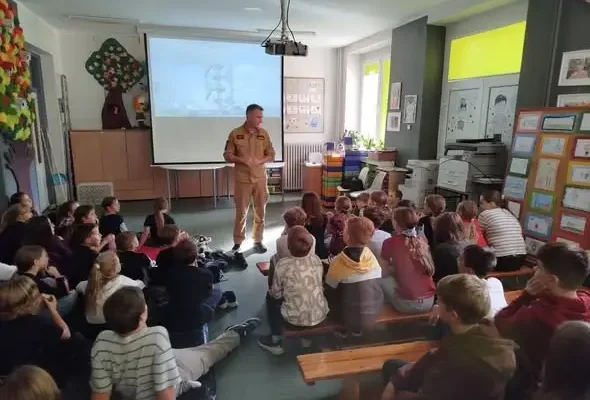 Strażacy z Chełmna uczą bezpieczeństwa w szkołach powiatu chełmińskiego