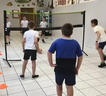 Mały Mistrz w „Dwójce” – sportowe wyzwania uczniów klas I i II