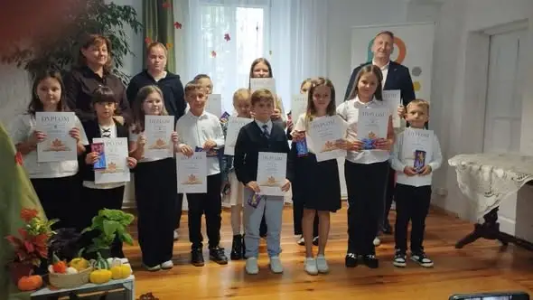 Tobiasz Wnuk wygrał gminny etap Jesiennego Konkursu Recytatorskiego w Łaziskach