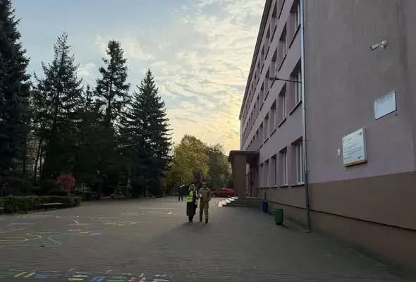 Strażacy z Chełmna szkolili ewakuację w SP nr 4 i przedszkolu w Stolnie