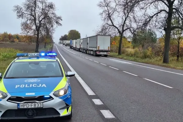 Kolejki tirów w Dorohusku – policja z Chełma apeluje o ostrożność