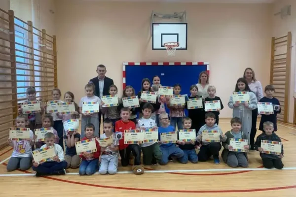 Konkurs plastyczny „Pocztówka z wakacji” w PSP Wierzbica – znamy laureatów