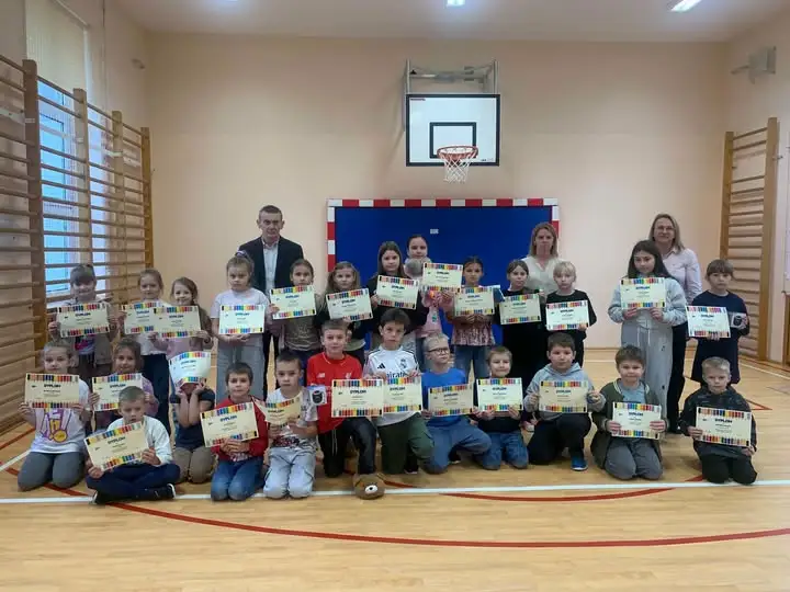 Konkurs plastyczny „Pocztówka z wakacji” w PSP Wierzbica – znamy laureatów