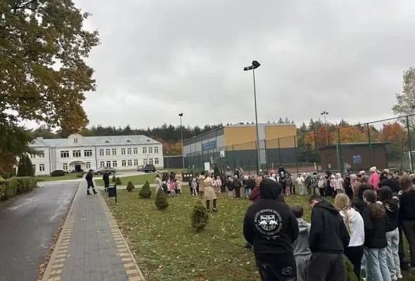 Strażacy z OSP Leśniowice i PSP Chełm szkolili uczniów w ewakuacji