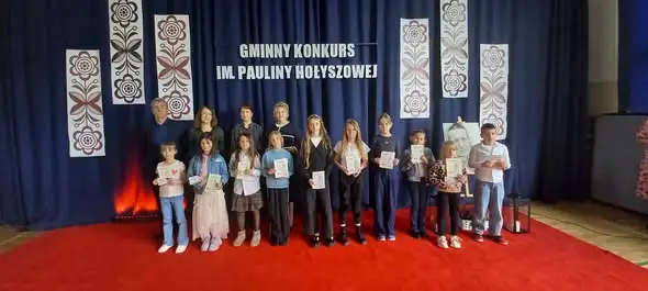 Gminny Konkurs im. Pauliny Hołyszowej w Strupinie Dużym – młodzi recytatorzy i plastycy uczcili poetkę ludową