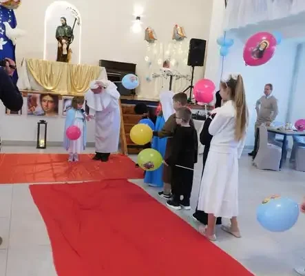 Bal Świętych w Wojsławicach – radosne świadectwo wiary i wspólnoty