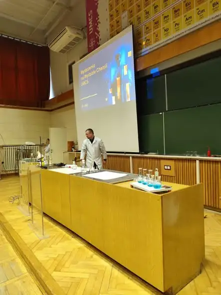 Uczniowie z Lublina odkrywali chemię, historię i smak cebularza