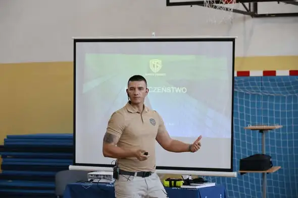 Szkolenie z obrony cywilnej w chełmskiej szkole – młodzież uczyła się reagować w kryzysie