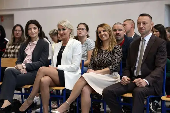 Pierwszoklasiści z Leśniowic złożyli ślubowanie i zostali pasowani na uczniów