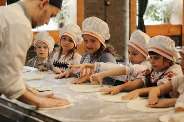 Klasa 3a z wizytą w pizzerii Kozak – tak świętowano Dzień Chłopaka
